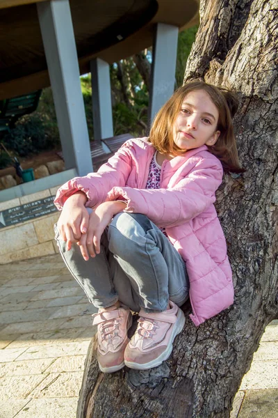 Beautiful Natural Teenage Girl Pink Jacket Sits Tree Sunny Day — Stock Photo, Image