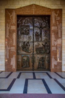 NAZARETH, ISRAEL-Nisan 08, 2021: İsrail, Nasıra 'daki Bazilika' nın Kapısı