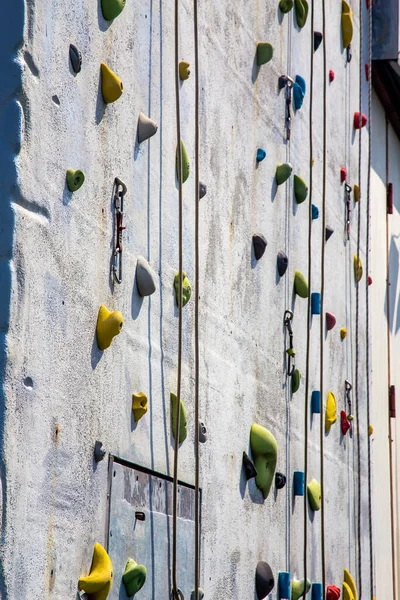 Background Empty Climbing Wall Climbing Center Adventure Park Blue Sky — Stock Photo, Image