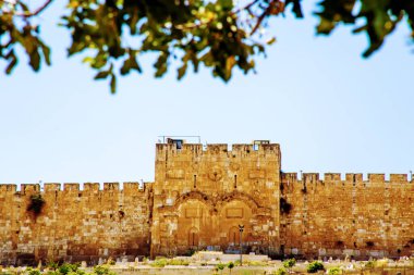 Kudüs, İsrail - 27 Nisan 2021 Doğu Kapısı kapatıldı. Golden Gate veya İbranice, Shaar Harachamimi-Gate of Mercy. Müslümanlar, Bab al-Dabi ya da Bab al-Zahabi olarak adlandırılır.