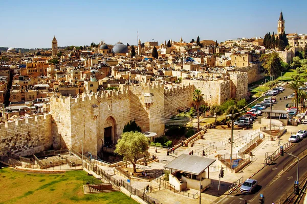 イスラエル エルサレム 2021年4月28日 ダマスカス門はエルサレム旧市街の主要門の一つです — ストック写真