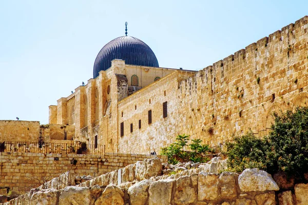 神殿の丘の上のアル アクサ モスクのドーム エルサレム旧市街の神殿の南壁 イスラエル — ストック写真