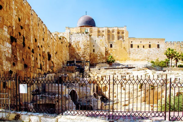 イスラエル エルサレム 2021年4月27日 エルサレム旧市街にあるエルサレム考古学公園アル アクサ モスクとダビッドソンセンターのドーム — ストック写真