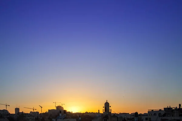 パノラマ イスラエルの日没でエルサレムの旧市街の屋根 — ストック写真