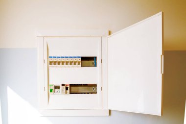 Kalan akım devre kesicisi (RCD) veya kalan devre kesicisi