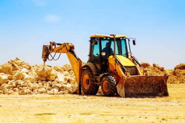 Beton Ezici ve Hidrolik Ezici Çekiç güçlendirilmiş beton yapıları yıkıyor