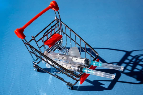 Medical Syringes Shopping Cart — ストック写真