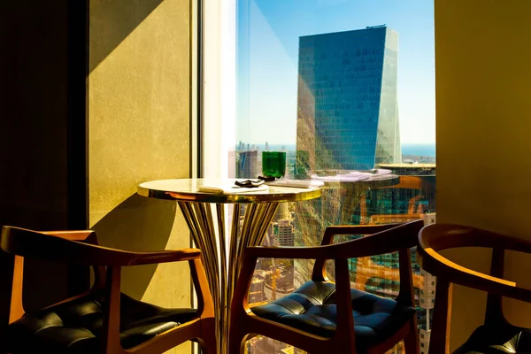 Mesa Redonda Con Sillones Restaurante Cafetería Con Una Ventana Panorámica — Foto de Stock