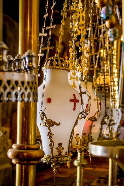 Kutsama Taşı Nın Üzerinde Şamdanlar Asılı Burada Nın Bedeni Defin — Stok fotoğraf