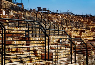 Kudüs, İsrail - 23 Haziran 2021: Dünyanın en eski mezarlıklarından biri - Kudüs 'teki Zeytin Dağı' ndaki Yahudi mezarlığı