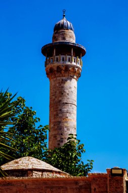 Minare al-Asbat, 1367 yılında, dikdörtgen biçiminde bir Mamluk tabanından çıkan silindirik taş bir şafttan (Osmanlılar tarafından inşa edilmiştir) oluşmuştur. Kudüs, İsrail 