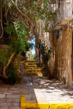 Eski Jaffa sokaklarından birinde antik çağların atmosferi. Sokaklar dar, taşlar parlamak için aşınmış. Ortaçağ 'a nakledildiğin izlenimine kapıldım! Tel Aviv, İsrail