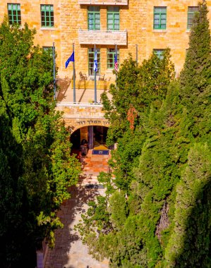 Kudüs, İsrail - 03 Temmuz 2021: King David Oteli manzaralı. Özel bir Yemin Moshe mahallesinde. 1931 yılında tamamlanan saray yapımı Avrupa yapımı kireçtaşı, Mısırlı-Yahudi Mosseri ailesi tarafından inşa edildi. Kudüs, İsrail