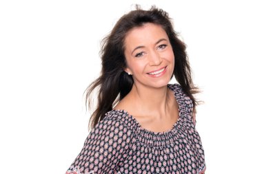  Orta yaşlı kadın gülümsüyor 