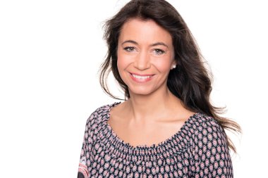  Orta yaşlı kadın gülümsüyor 