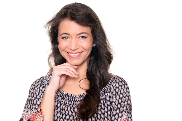  Orta yaşlı kadın gülümsüyor 