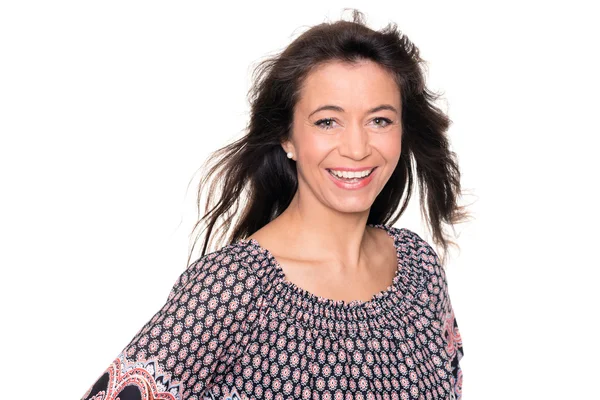  Orta yaşlı kadın gülümsüyor 