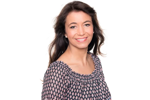  Orta yaşlı kadın gülümsüyor 