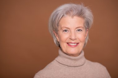 gülümseyen kadın kıdemli