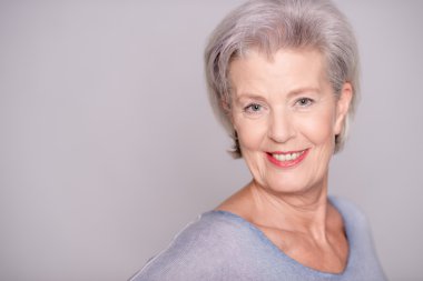 gülümseyen kadın kıdemli