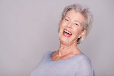 gülümseyen kadın kıdemli