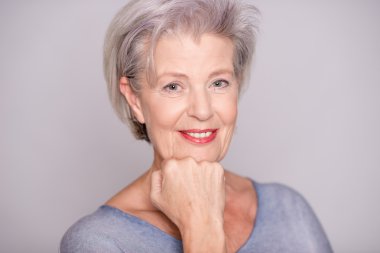 gülümseyen kadın kıdemli