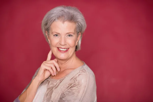 Feliz mujer seior sonriendo — Foto de Stock