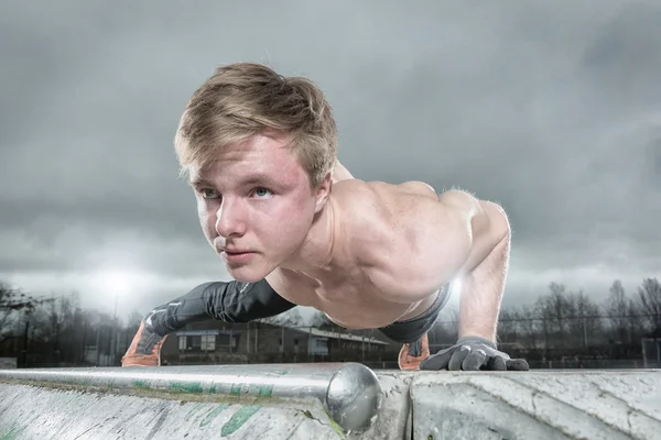 Athletic man - Street workout — Stock Photo, Image