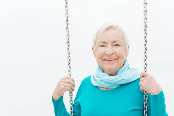 Lachende senior vrouw — Stockfoto