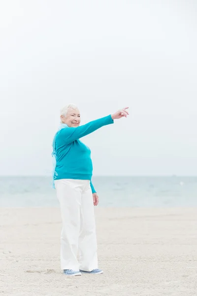 Mulher idosa sorridente — Fotografia de Stock