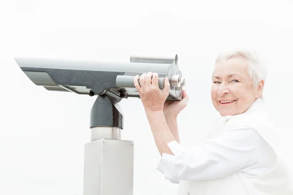 Lächelnde Seniorin — Stockfoto