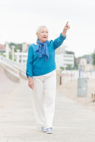 Smiling senior woman — Stock Photo, Image