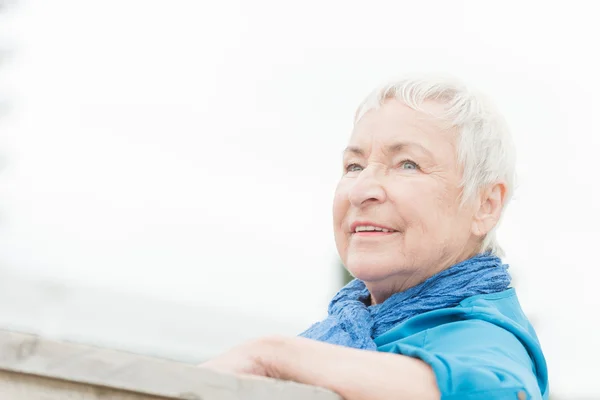 Femme âgée souriante — Photo