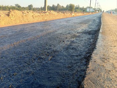 Yol yapımında asfalt püskürtme