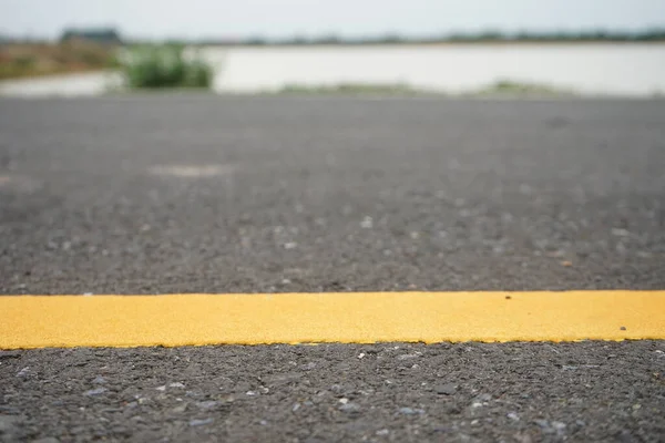 Yellow traffic line It is used to divide traffic direction and to ensure road safety.