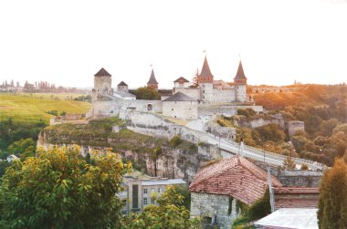 Kamianets-Podilskyi 'deki Eski Kale güneş ışığında, Ukrayna
