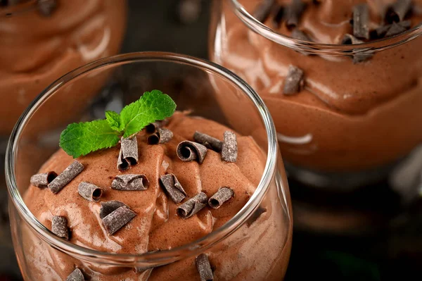 Vegan Chocolate Mousse Mint Bar Chocolate Cocoa Beans Dark Background — Stock Photo, Image