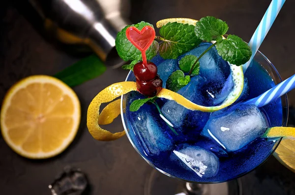 Cocktail Lagon Bleu Avec Liqueur Curaçao Bleu Vodka Jus Citron — Photo