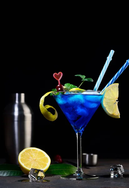 Cocktail Lagon Bleu Avec Liqueur Curaçao Bleu Vodka Jus Citron — Photo