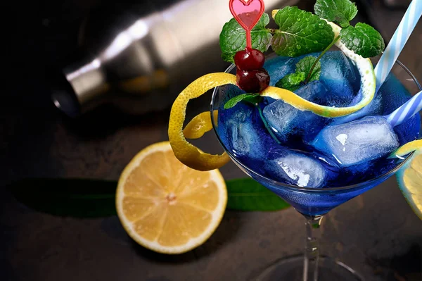 Cocktail Lagon Bleu Avec Liqueur Curaçao Bleu Vodka Jus Citron — Photo