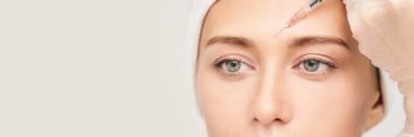 Spa salonunda göz enjeksiyonunun yanında. Doktor elleri. - Yakın çekim. Yüksek kalite
