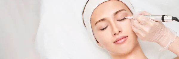 Permanent makeup. Skönhet spa förfarande. Skönhet ung kvinna — Stockfoto