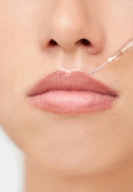 Spa salonunda göz enjeksiyonunun yanında. Doktor elleri. - Yakın çekim. Yüksek kalite