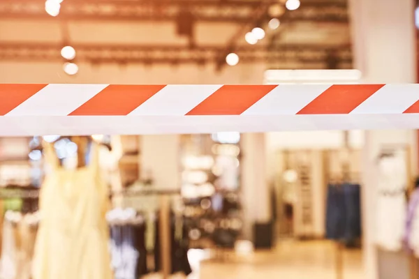 Niemand im Geschäft. Neue Normalität. Lockdown Mall. Restaurantquarantäne. — Stockfoto