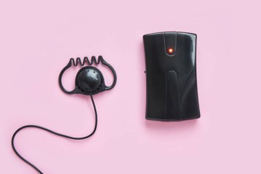 Tercüme merkezi. Tele pazarlama için ayarlandı. Yönetici müşteri. Dinleme operatörü