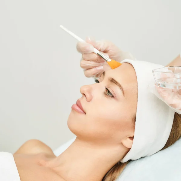 Porträt der feuchtigkeitsspendenden Maske. Peelingcreme im Gesundheitswesen — Stockfoto