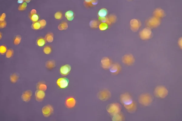 Gold bokeh stars on purple background. Yellow glitter backdrop. Golden texture — Stock Photo, Image