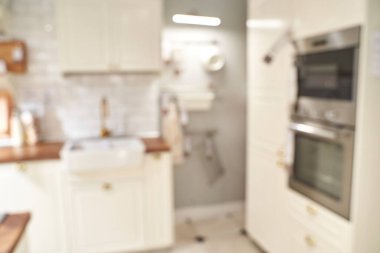 Mutfak geçmişi bulanık. Ev içi iç mekan. Modern aşçılık alanı
