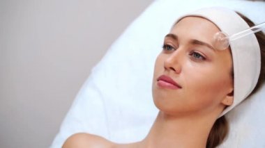 Darsonval kozmetoloji cihazı. Temiz prosedür. Salon tedavisi