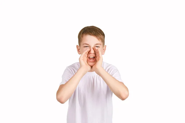 Retrato infantil en camiseta blanca. Estudio concepto aislado — Foto de Stock